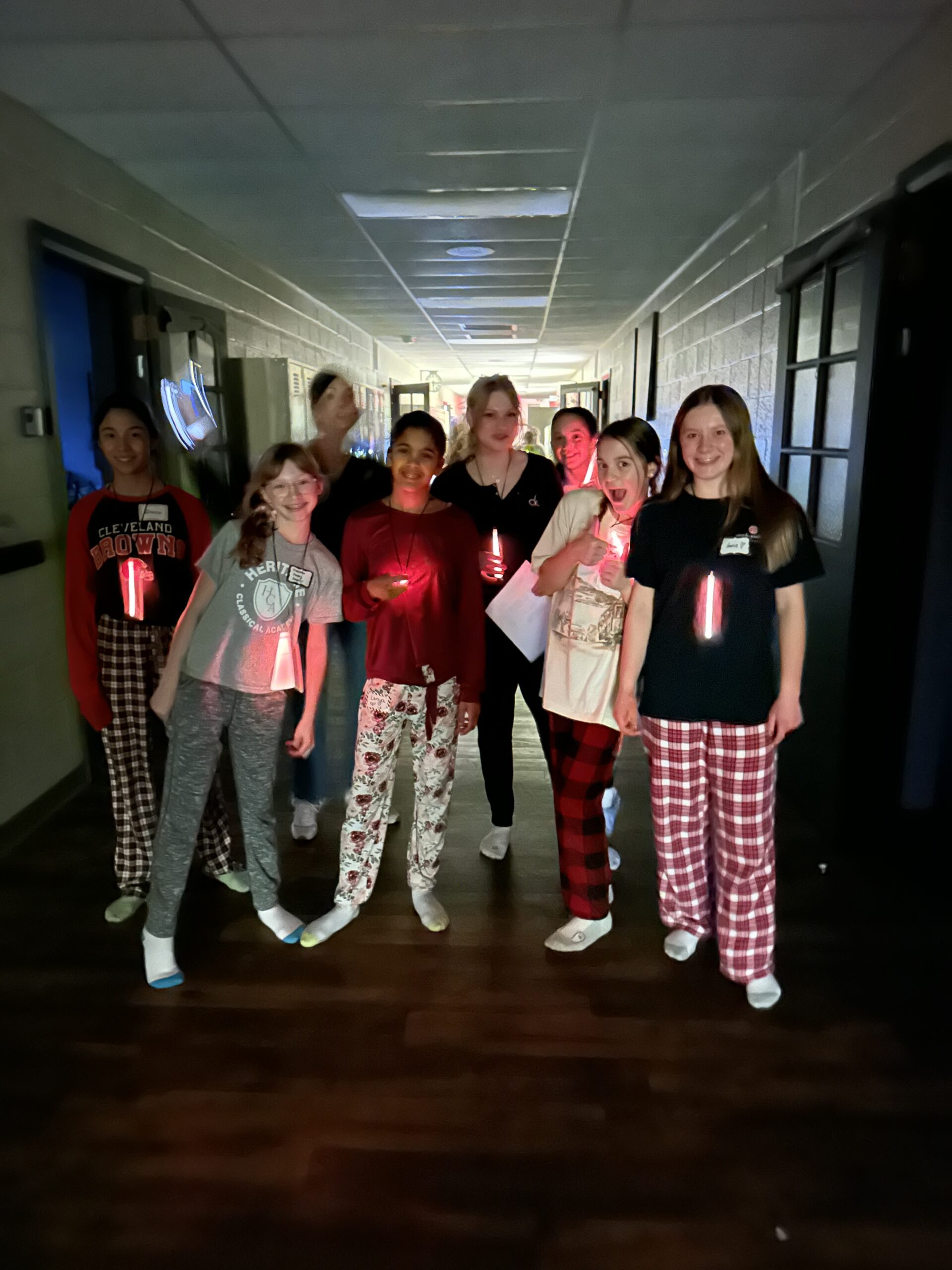 girls with glow in the dark necklaces